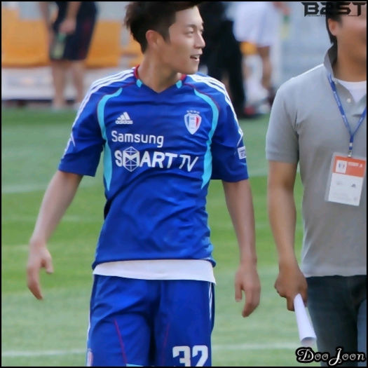 [DJ] ..Ok.. :-? ..umm.. ce zice de.. mine...si DongWoon?