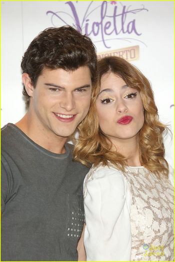 martina-stoessel-violetta-madrid-photo-call-16 - Martina Stoessel la Paris - 2