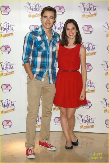 martina-stoessel-violetta-madrid-photo-call-20 - Martina Stoessel la Paris - 2