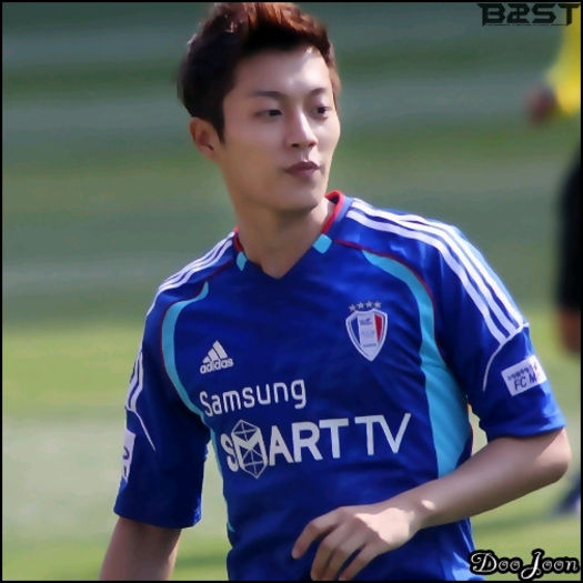 [DJ] ..Oki. :) ..Deci... Care vrea sa inceapa.. ? Dintre fete? ;;)