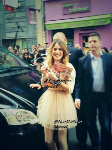 3168442404_1_2_Vf23GuLQ - Martina Stoessel la Paris - 2