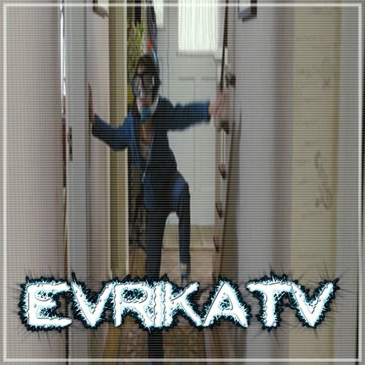 - [merge in camera de oaspeti unde era issa] deci..ia spune-mi adevaratul motiv pentru care - cl.; a plecat sasha. :>
