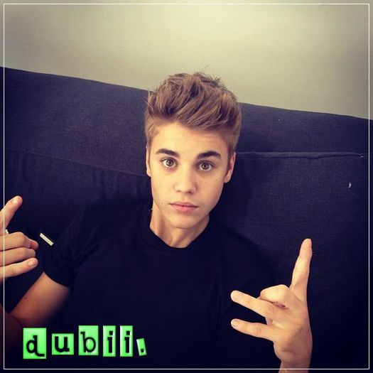 - femeile. >.< =)))))) [ se imbraca, cu celalalt tricou.