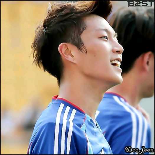 [Dj] ..Nope. ^^ ...[o da pe sub KK catre Hya] La poartaaa! b-)