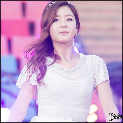 |B| Nu si tuu. :( [fuge dupa ei] :-w. - X - x - STADIUM 4 - x - X