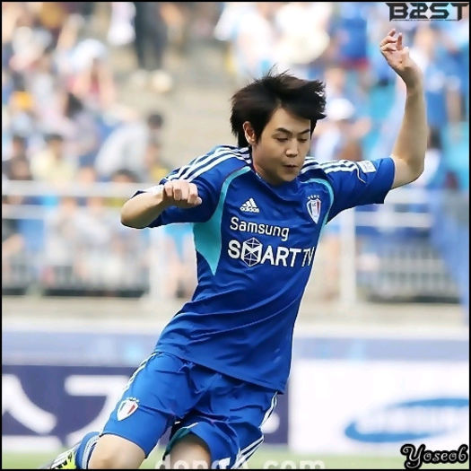 [:X] ..:-SS [se ridica] ..Unde esti? :| ..[se uita in intuneric; vede o silueta] ..:-ss [alearga]