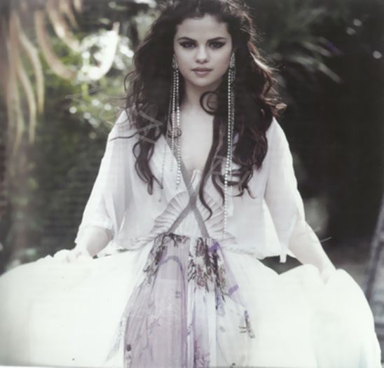 Selena Gomez - Encarte