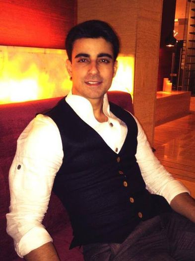 1016281_177937239045717_1405435797_n - Gautam Rode