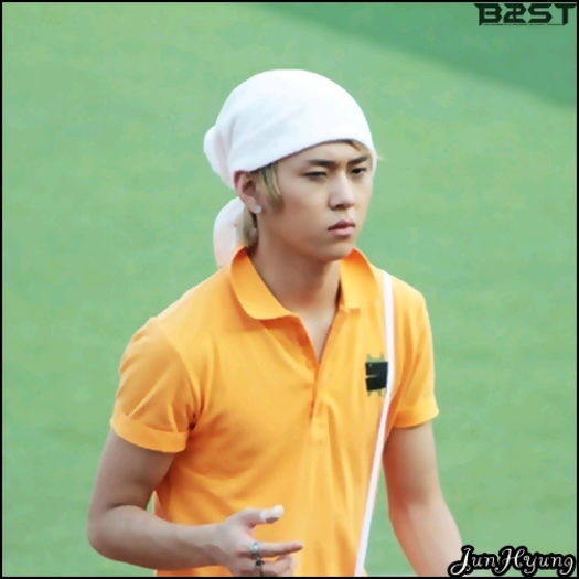 [JH] ..[jucandu`se cu cheile pe deget] ...:) ..Doar stii ca e mai hoata decat vulpea. :))