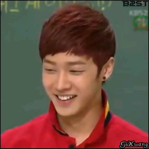 [KK] ...Yaa.. JiYoon... :) ..[hug] Ce faci? :3 Noi? ..pai..Acum am venit de la fotbal. :)