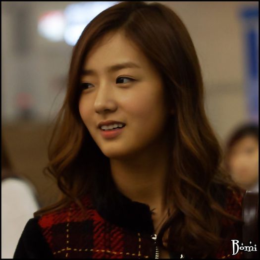 |B| [ii deschide usa lui DJ] Haii. ^^.