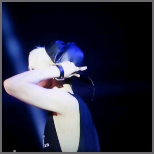 [(:] ..[intra] ..(:| ...:| ..Jun? :| ..Kik? :| ..Bomi? :| ...ce faceti aici?:|