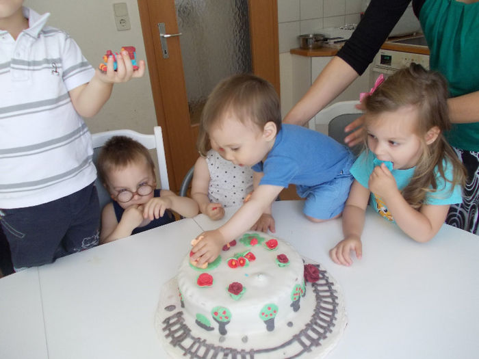 toti erau incantati de figurine