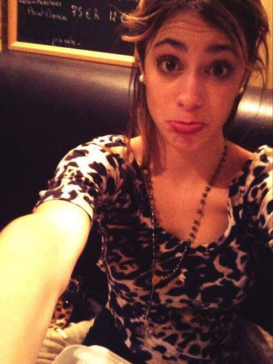 1001146_200117200141513_1893860215_n - Martina Stoessel la Paris - 1