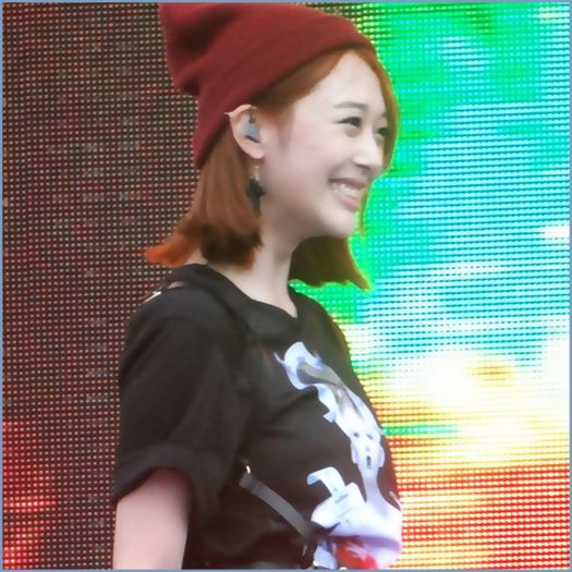 `.. [back] .. Pfoaii. :)) .. A ramas fara cuvinte,saracul baiat. :"> .. :)) ..