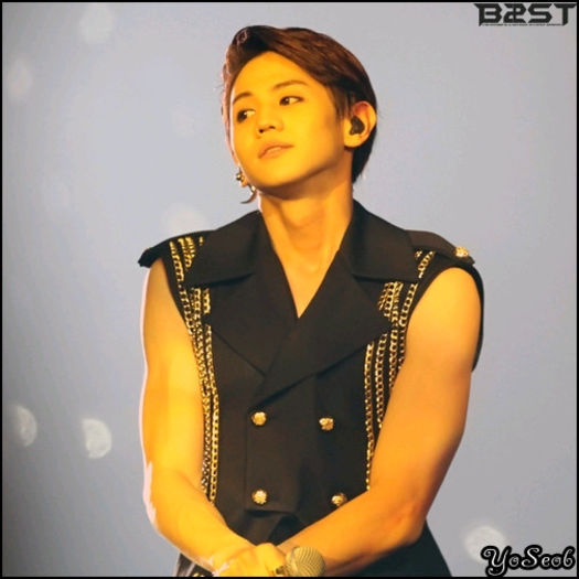 [:X] .. -_-' JI TU NU IL PLACI! ..[isi pune mana la gura] .. -__-' ..Oups.. :| ..