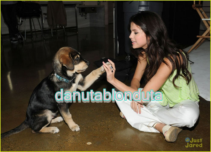 selena-gomez-play-baylor-ellen-06
