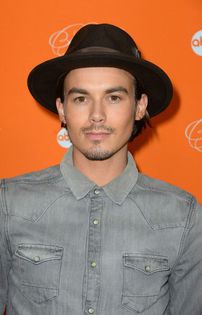 tyler-blackburn-hollywood-cemetery-special-screening - Pretty Little Liars