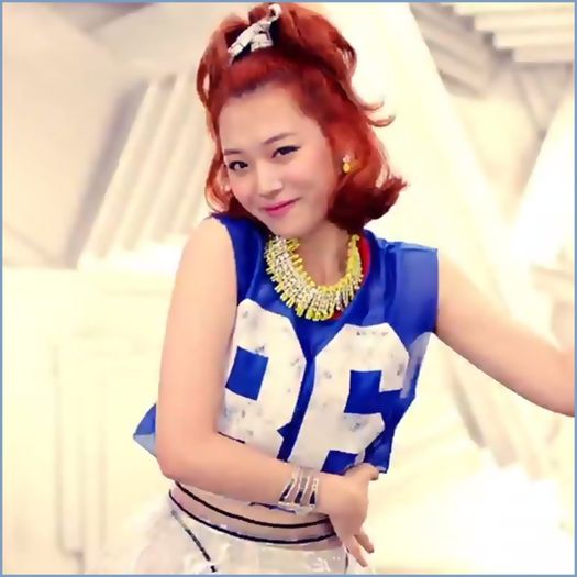 `.. [se uita la DJ] .. Acolo. :) .. :)) .. [ii arata bucataria] .. Noapte buna. ^^ .. [pleaca sus] .