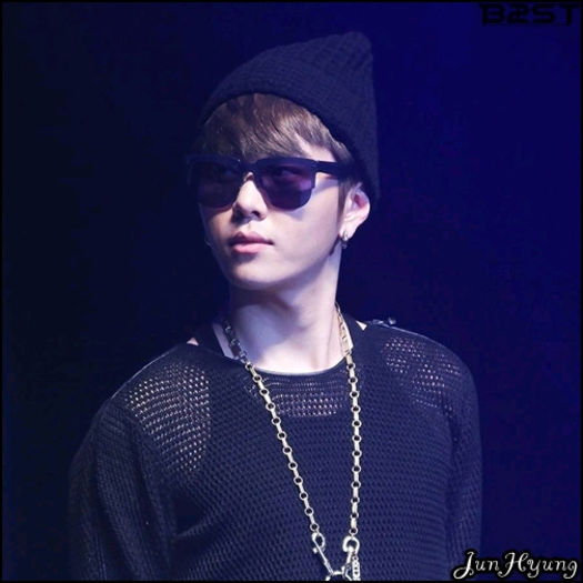 [JH] ..Si eu am spus sa pastrezi distanta. :))