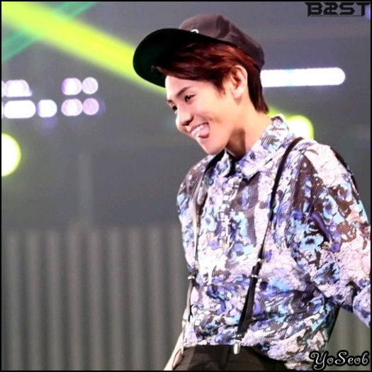 [:X] ..Tu esti data cu glet? ..sau pudura de aia? ..(:| ...