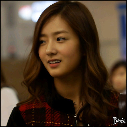 |B| Misca. :-w Nu stiu unde este camera. :-??.