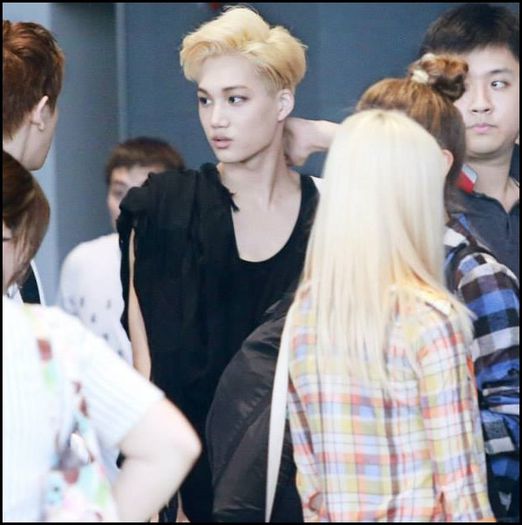 (Kai) ..(intra cu Luhan) Daca vede Sulli, sigur ma omoaraa. :-s