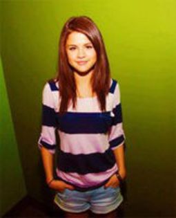 Selena Gomez - 00-La Multi Ani Selena Gomez-00