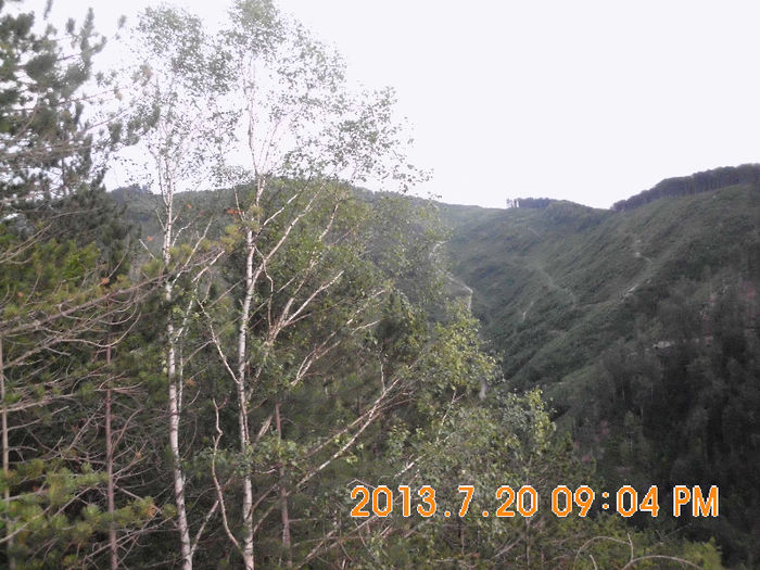 muntii de langa Lacul Lesu