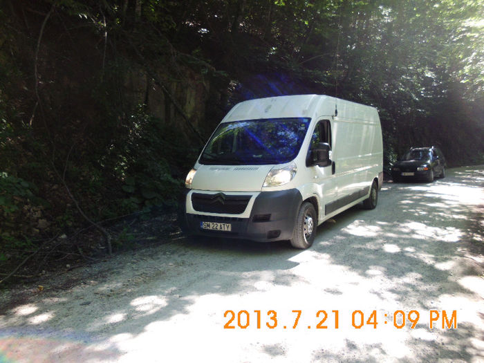 pe drum pe langa Lacul Lesu 03