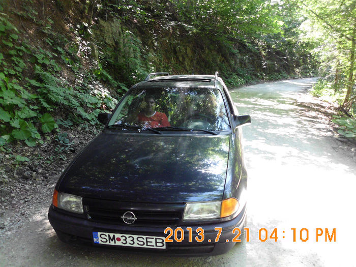 pe drum pe langa Lacul Lesu 04