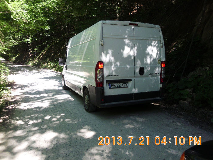 pe drum pe langa Lacul Lesu 05