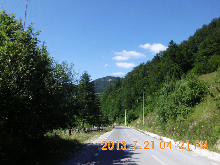 pe drum pe langa Lacul Lesu 06