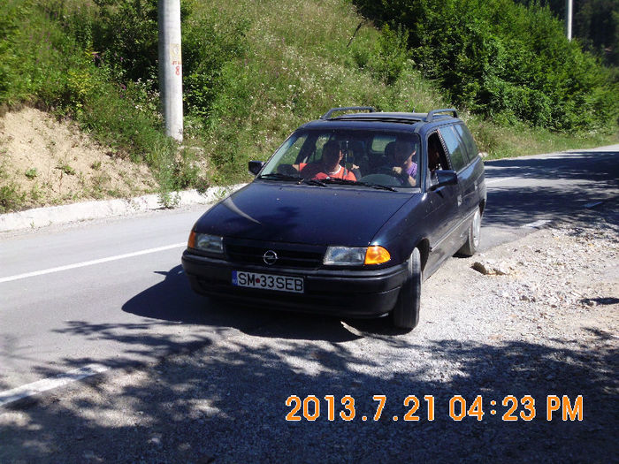 pe drum pe langa Lacul Lesu 07