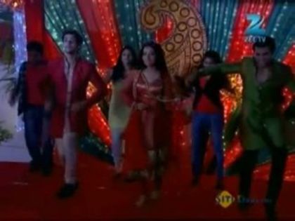 00_01_50 - P-Sapne Suhane Ladakpan Ke Dec 18 Episode Song - Purvi Onir and Arjuns Performance-P