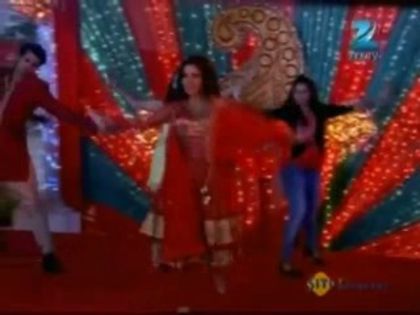 00_01_51 - P-Sapne Suhane Ladakpan Ke Dec 18 Episode Song - Purvi Onir and Arjuns Performance-P