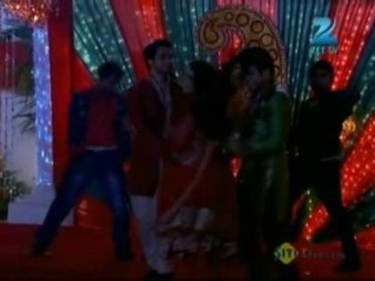00_01_56 - P-Sapne Suhane Ladakpan Ke Dec 18 Episode Song - Purvi Onir and Arjuns Performance-P