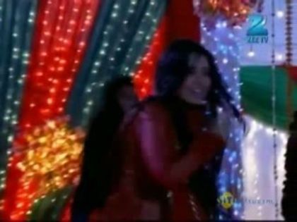 00_01_40 - Asha Negi 3