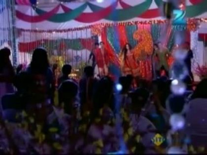 00_01_42 - Asha Negi 3