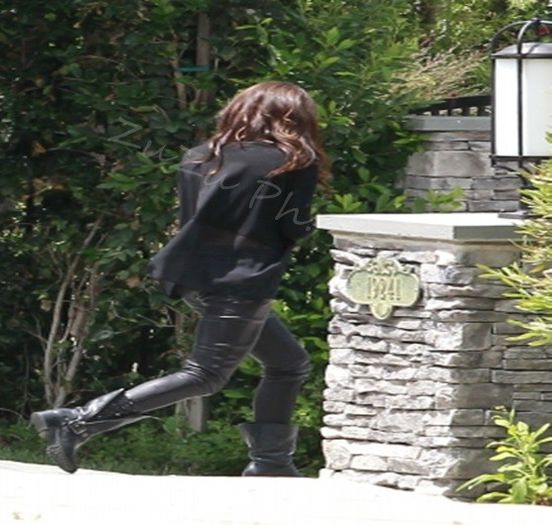 22.07 - Chegando em sua casa em LA - x - SG - 22-07 - Chegando em sua casa em LA - Selena Gomez - SG