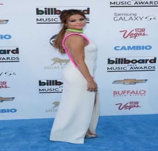 19.05 - Billboard Music Awards - Blue Carpet (HQ)