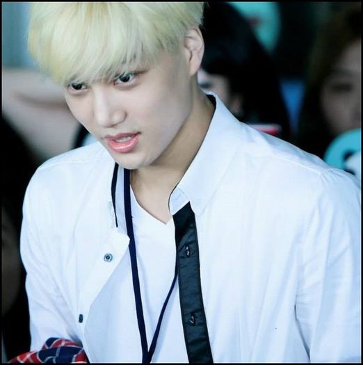 (Kai) .."Yaaa x_x, Luhan-sshi".. :))=))