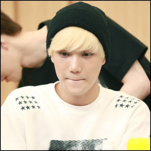 (Kai) ..(bea) ..Huuu! Dansez mult mai bine decat el. >:) ..:))=))