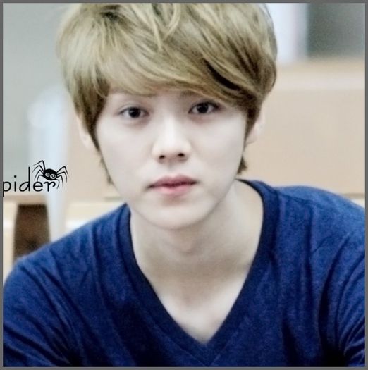 (LH) ..(se intoarce spre el) ..Am uitat de Xiumin! ..:|..