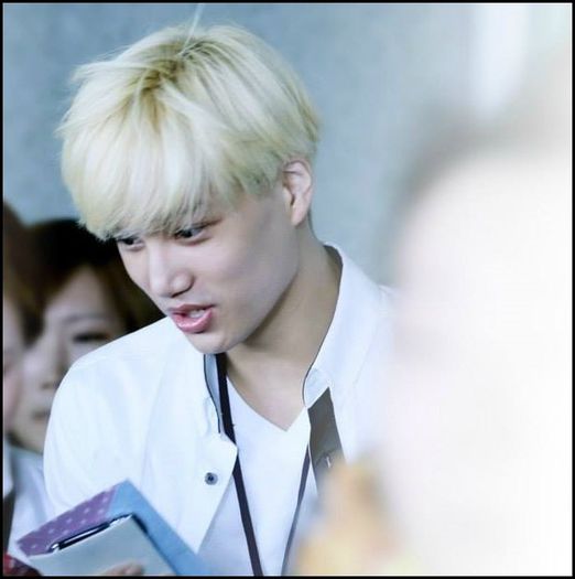 (Kai) ..Da JY. :) ..Bravo tiee. ;;) (il bate usor pe cap)