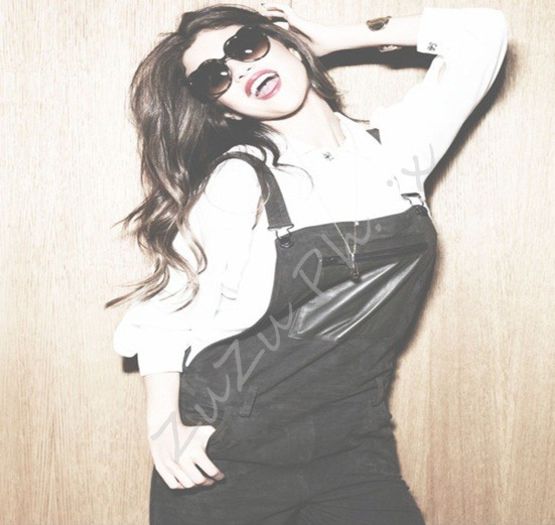 11 - Be Magazine - x - SG - Photoshoot 007 - Selena