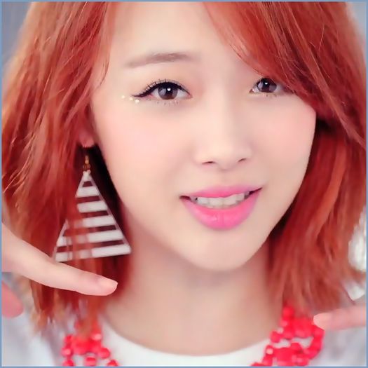 `.. Mno. :)) .. [isi deschide sticla;bea] .. Yaa,JY..JH parca ti`a zis sa nu bei. :-s .. -.- ..