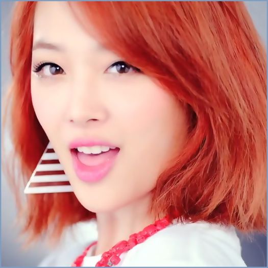 `.. [se uita la tel] .. Daa,te rog. :o3 .. :)) .. [ii da telul] .. ^^ .. [bea] ..