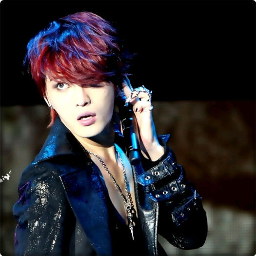 >> ...Ok. :) [bea; raspunde] Buna... Nu... Cine e Sulli? ...Nu... Oh, cred ca ai gresit numarul. :-?