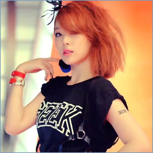 `.. JY..asta ..e singura sticla pe care o bei..da? [bea].